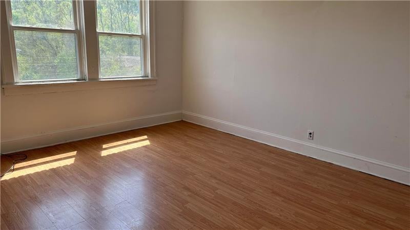 567 S 4th St #D - Photo 5 of 10