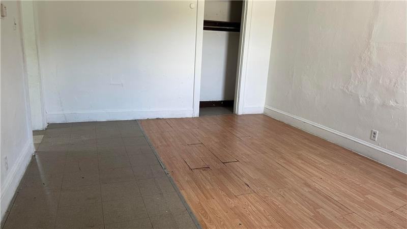 567 S 4th St #D - Photo 6 of 10