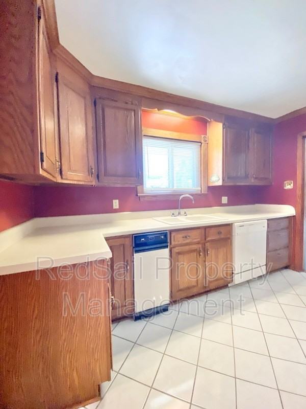 315 Bunting Point Rd - Photo 2 of 21