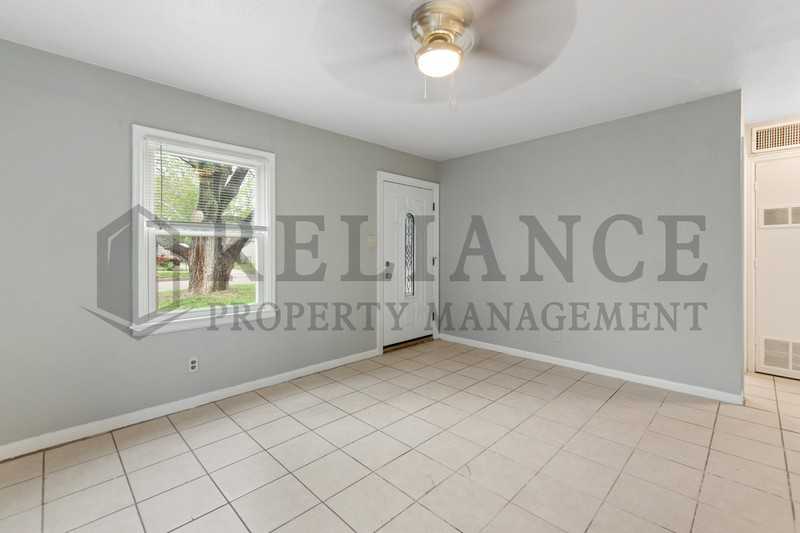 2106 S Madison Ave - Photo 3 of 20
