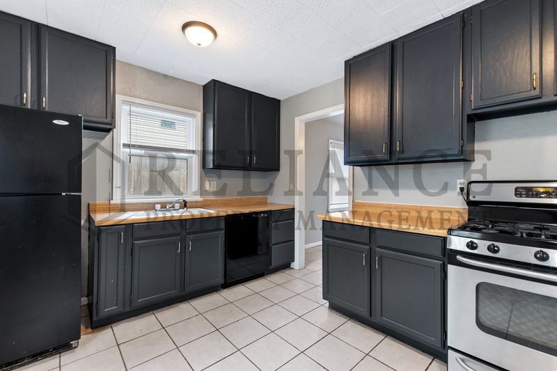 2106 S Madison Ave - Photo 6 of 20