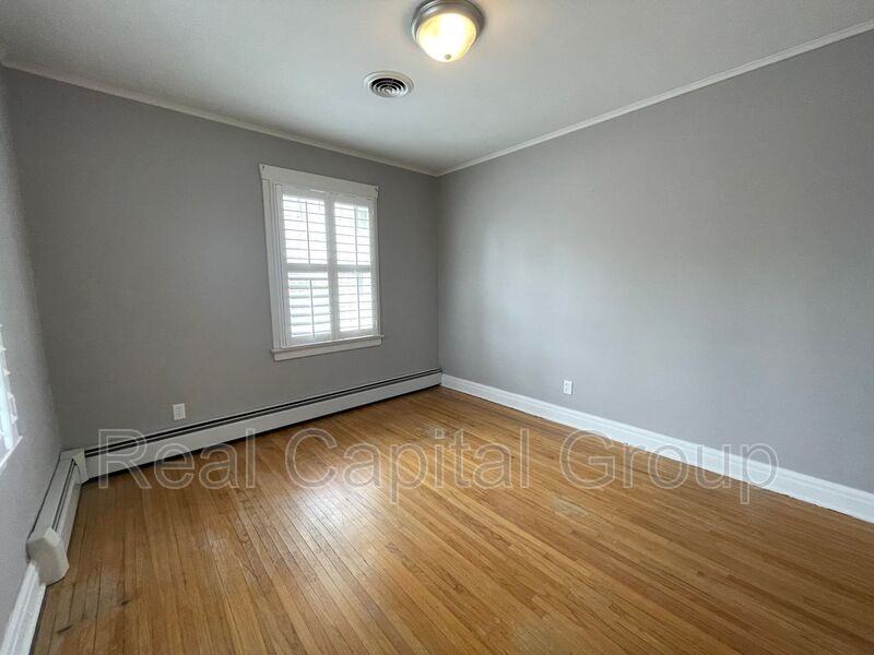 3025 Macklem Ave - Photo 3 of 34