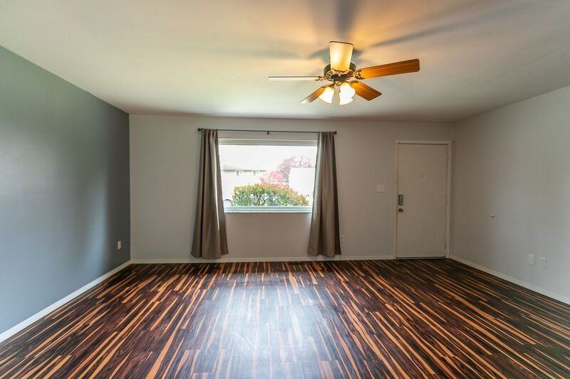 4759 Arnold Ave - Photo 4 of 19