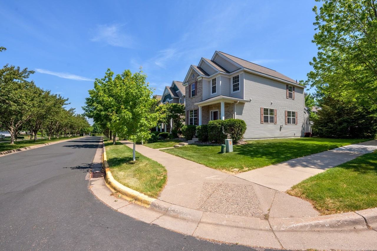 10009 Pincherry Ln - Photo 3 of 36