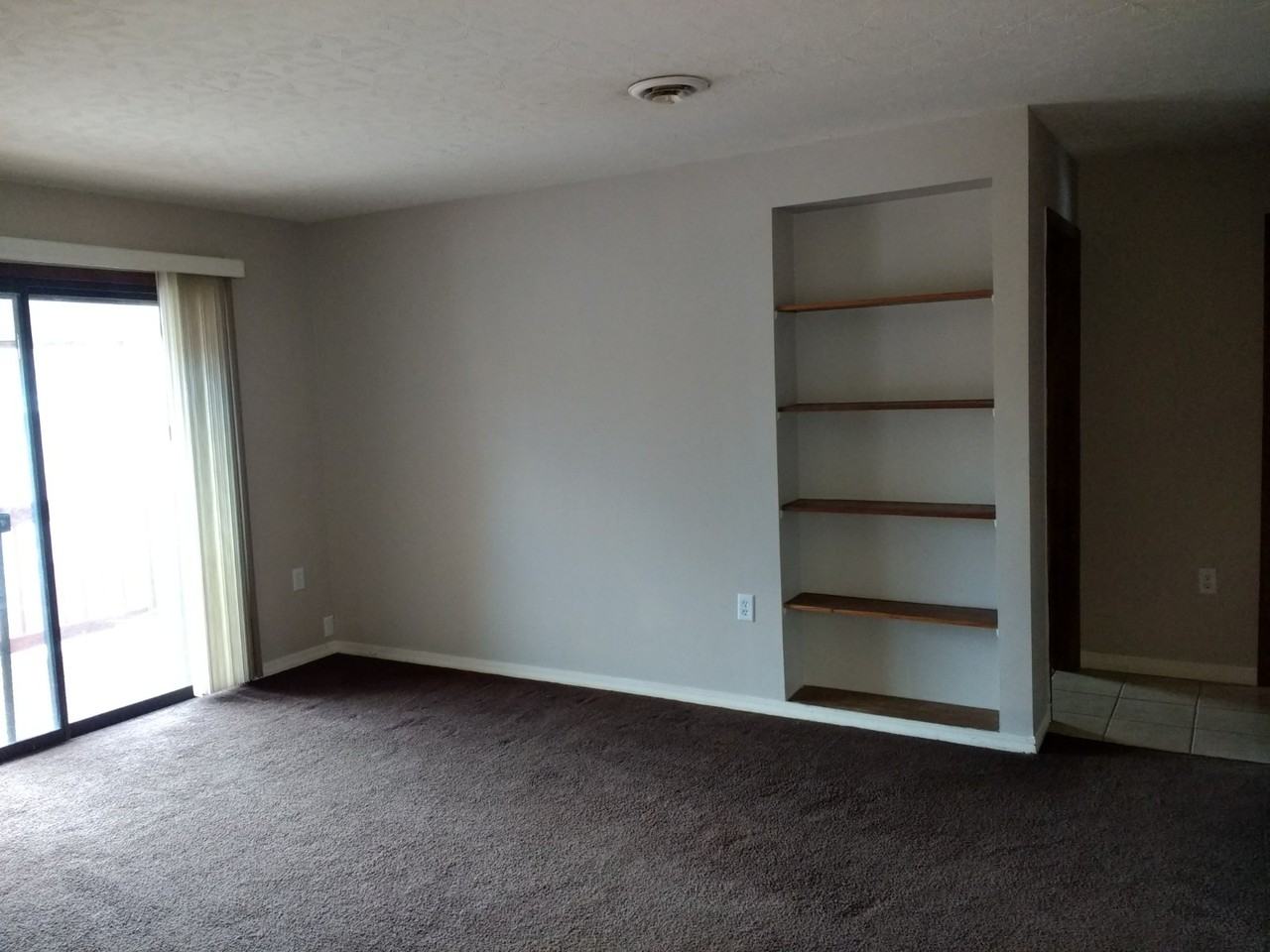 320 E State St #4 - Photo 2 of 6