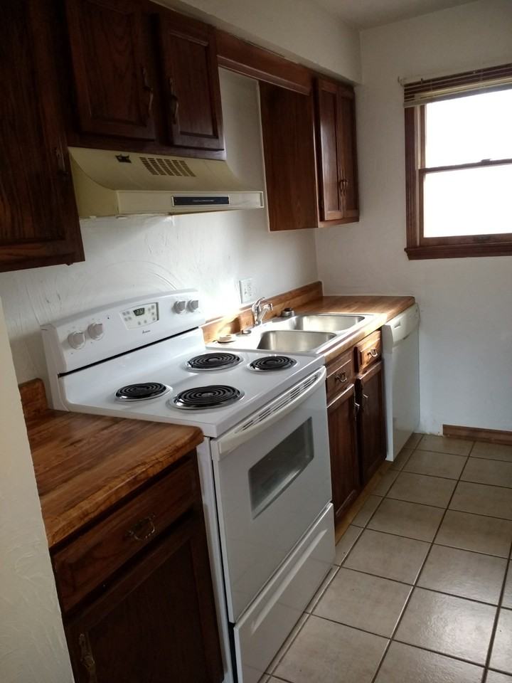 320 E State St #4 - Photo 3 of 6