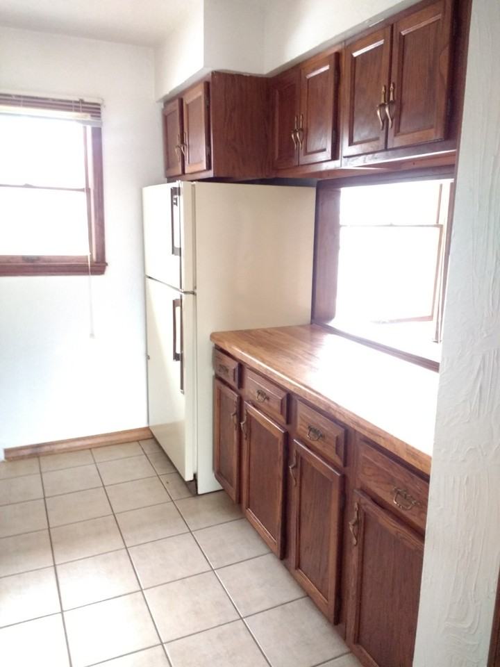 320 E State St #4 - Photo 4 of 6