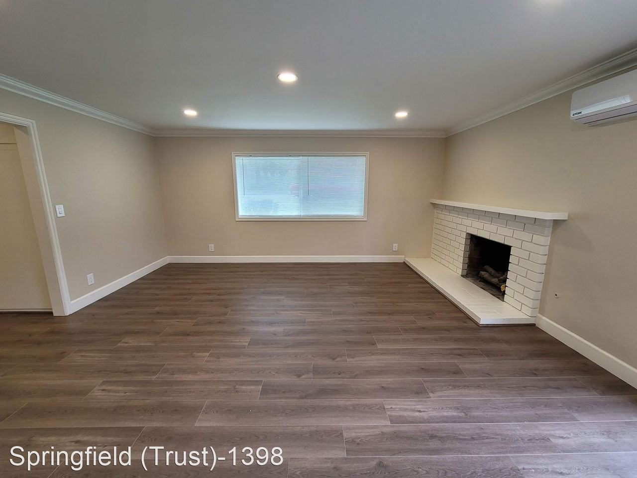 1398 Springfield St - Photo 3 of 20