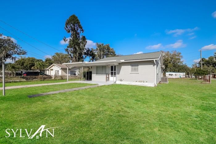 2246 Colonial Ave - Photo 2 of 15