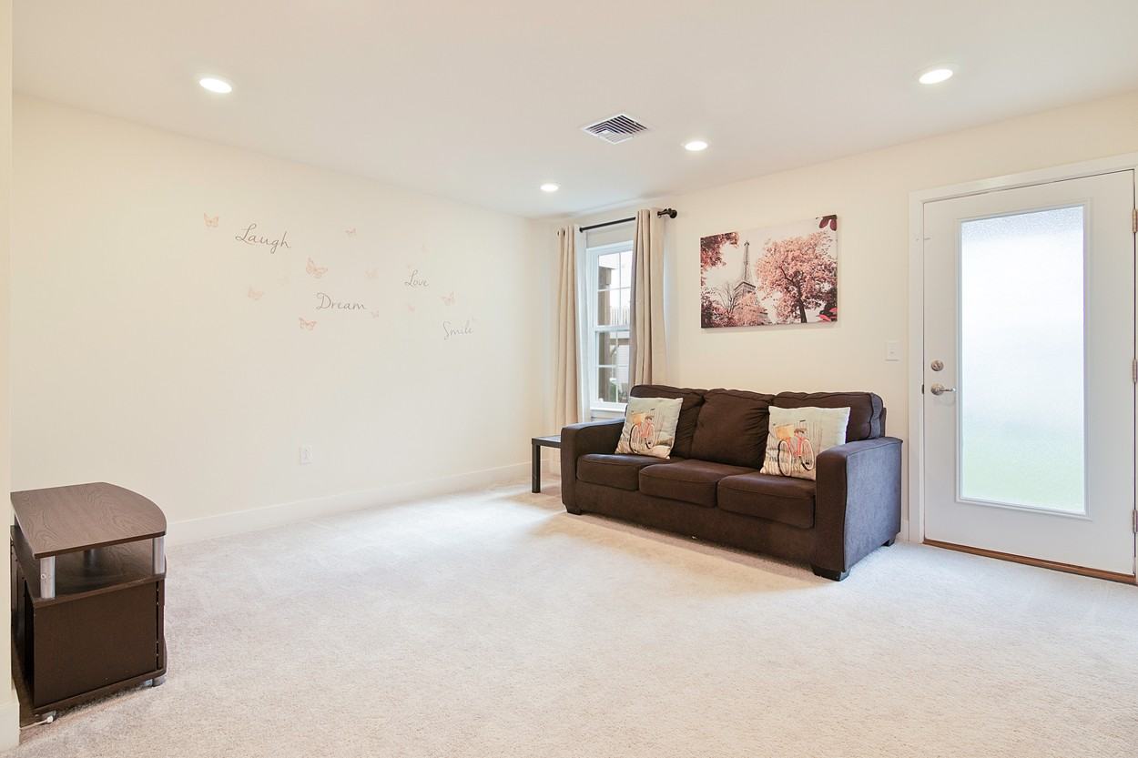 403 Saratoga Ct #403 - Photo 2 of 19