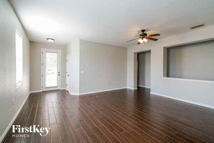 6876 Lake Eaglebrooke Dr - Photo 3 of 15