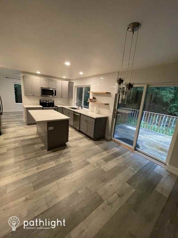 16233 Marine Dr - Photo 2 of 12