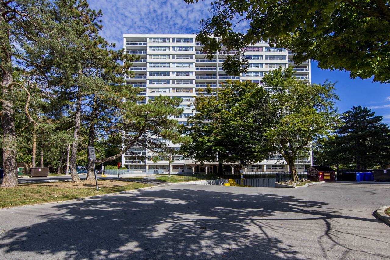 Park Terrace II Apartments 205 Queen Mary Dr, Oakville, ON L6K 3K8