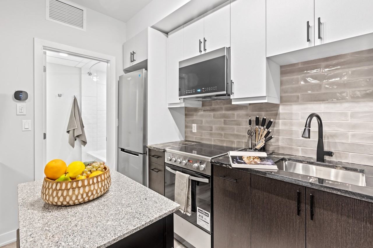 86 Hinton Ave N BACHELOR, Ottawa, ON K1Y 0Z8 Studio Apartment for