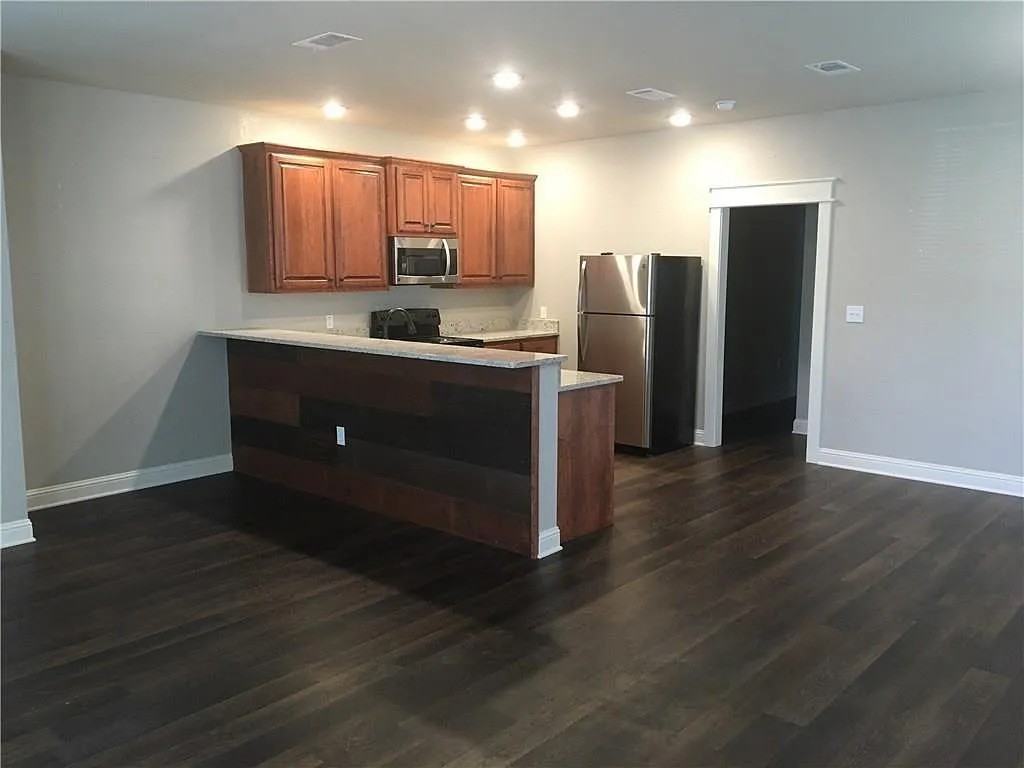 635 N 15th St #A - Photo 2 of 9