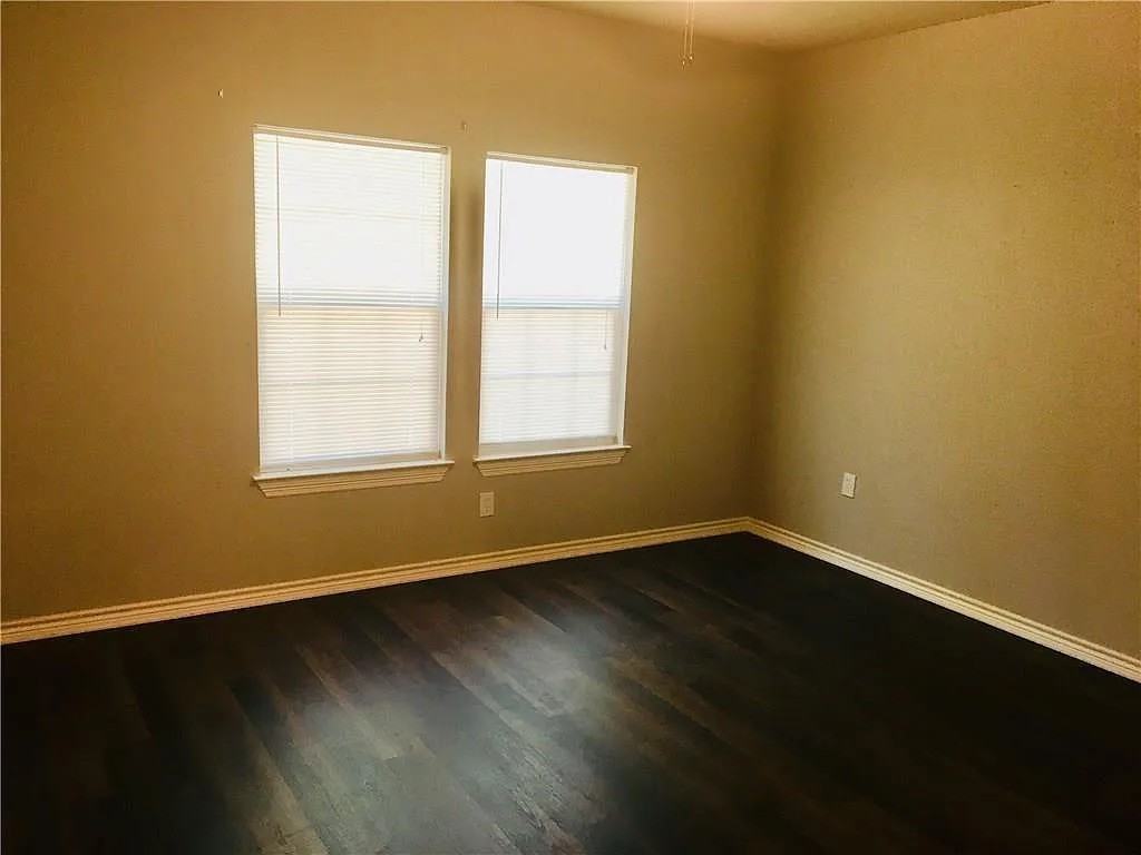 635 N 15th St #A - Photo 7 of 9