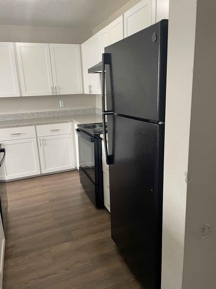 15910 Ne Sandy Blvd - Photo 4 of 7