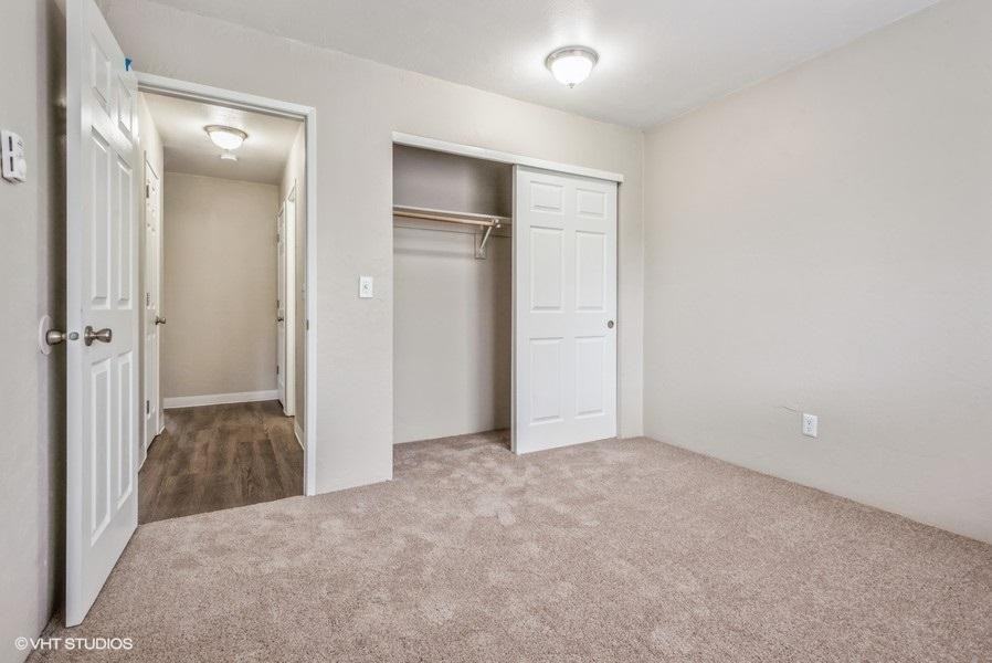 15910 Ne Sandy Blvd - Photo 2 of 7