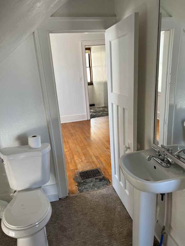 737 Florence St #NA - Photo 2 of 9