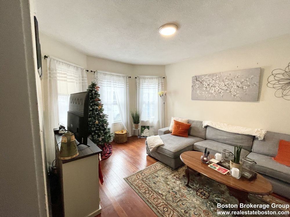 21 Eastman St - Photo 2 of 8