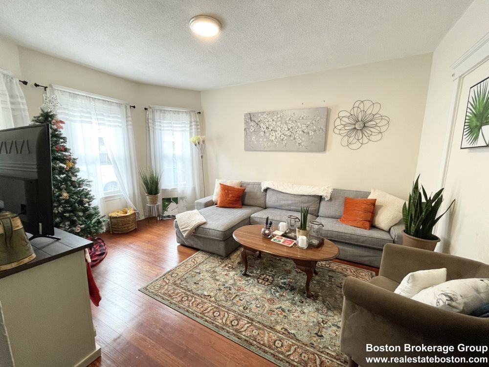 21 Eastman St - Photo 3 of 8