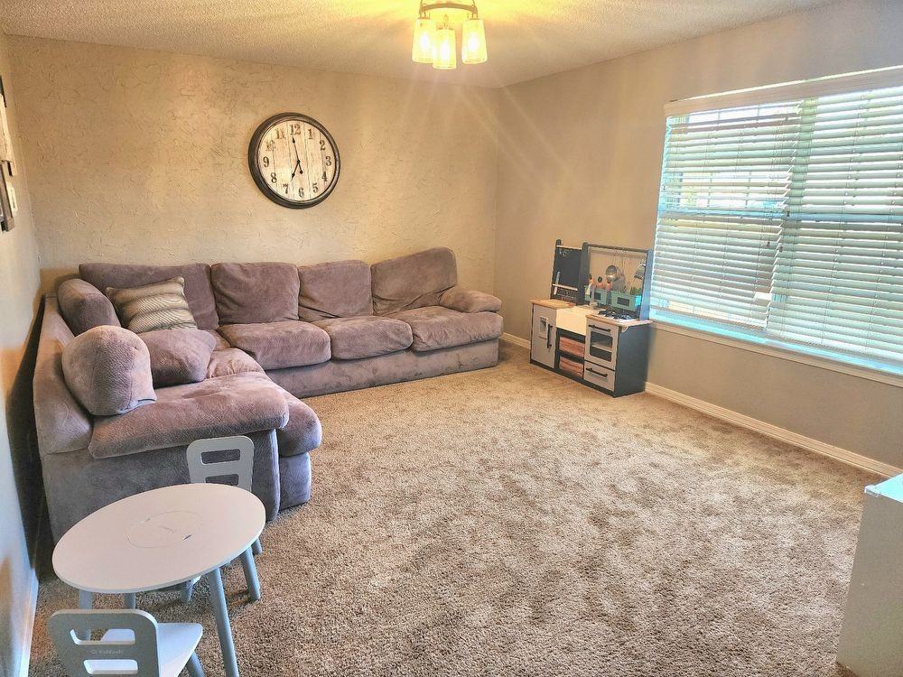 3042 Concho Dr - Photo 2 of 26