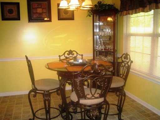 276 Gloucester Dr - Photo 3 of 10