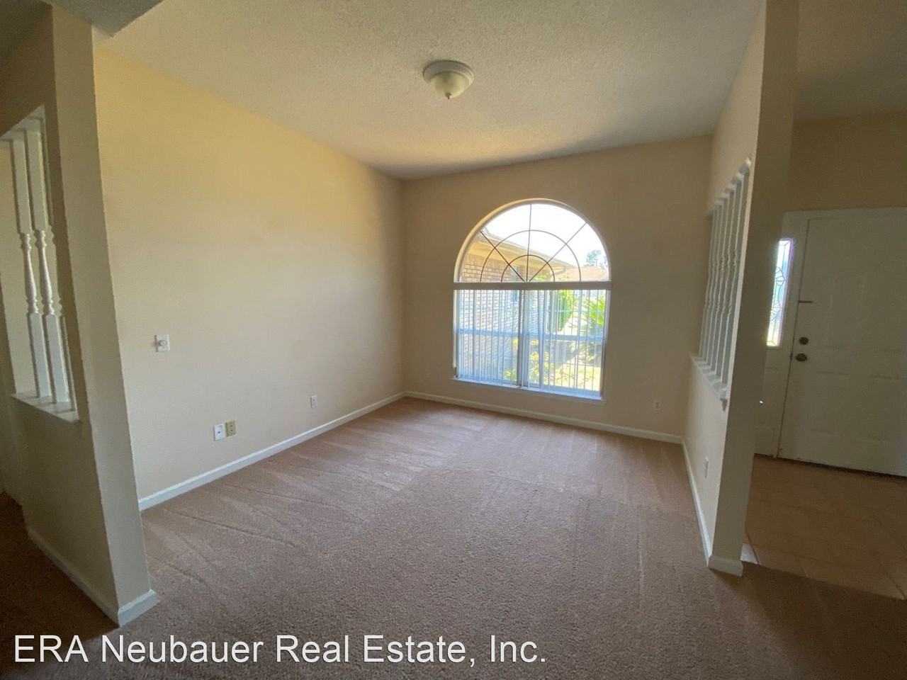 6915 Ross Dr - Photo 3 of 14