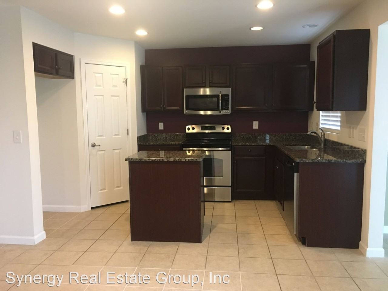7916 Oakfield Grv - Photo 2 of 11