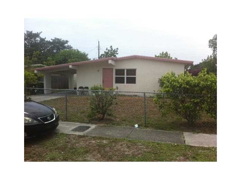 1620 NW 11th Pl - Photo 2 of 6