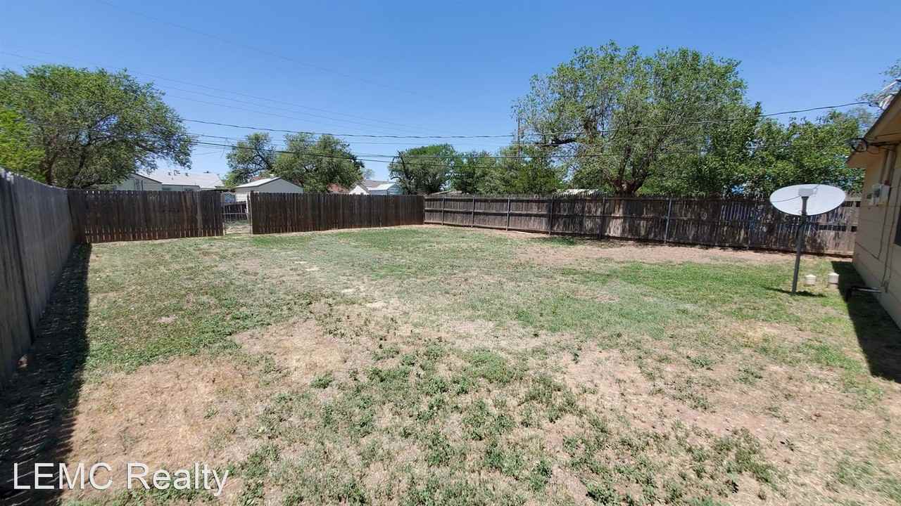 S. Tyler - Photo 2 of 7