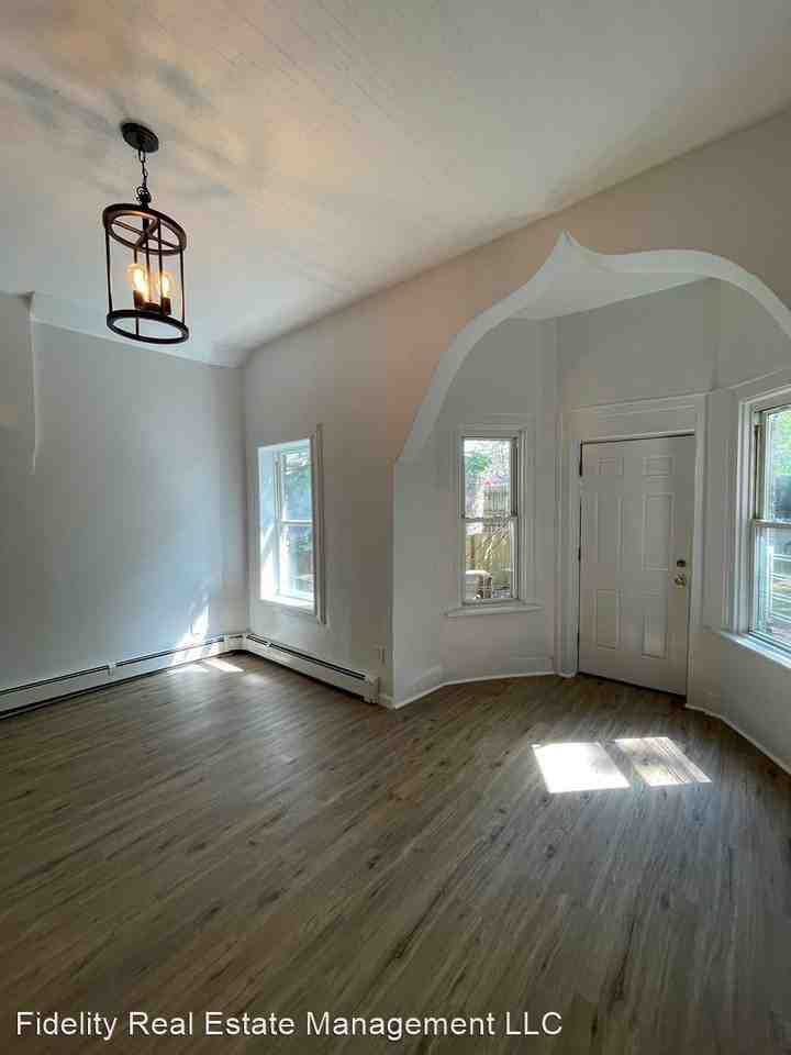 119 W. Parmenter St. - Photo 3 of 10