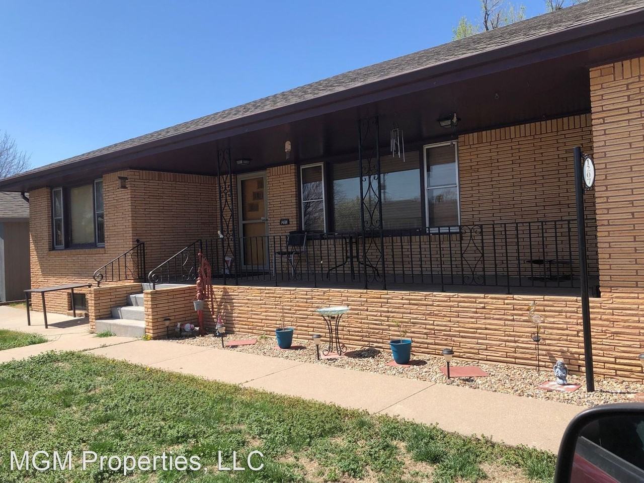 1207 Hoover St - Photo 2 of 24