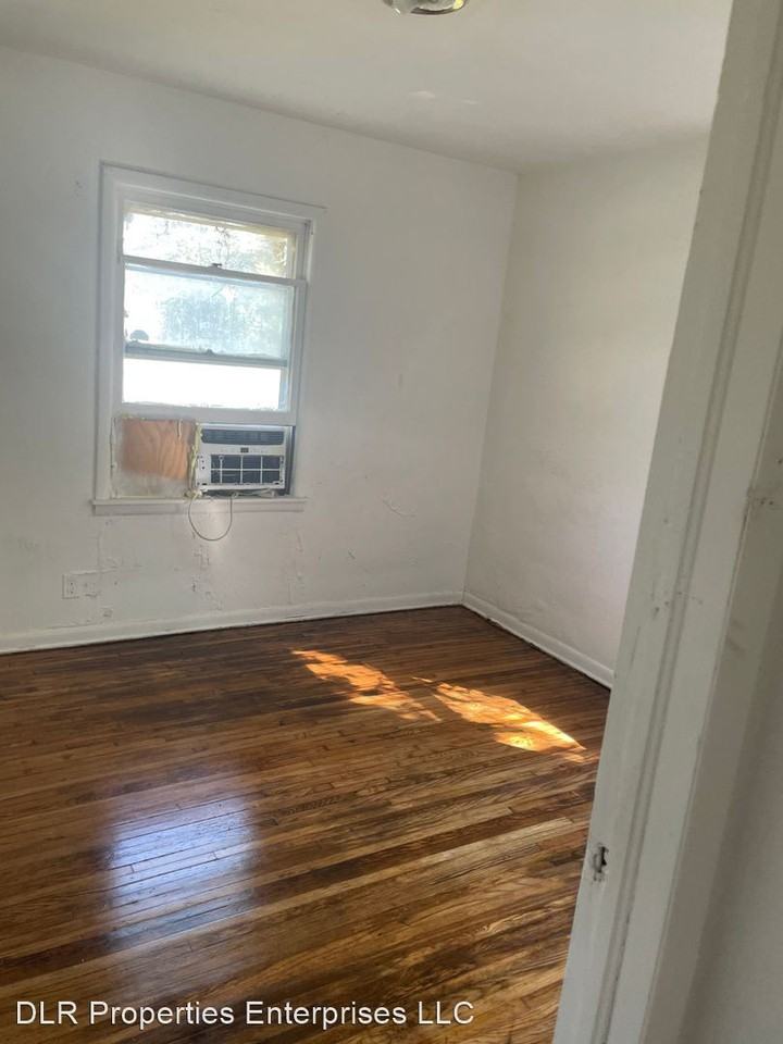 4680 N Hartford Ave - Photo 2 of 9