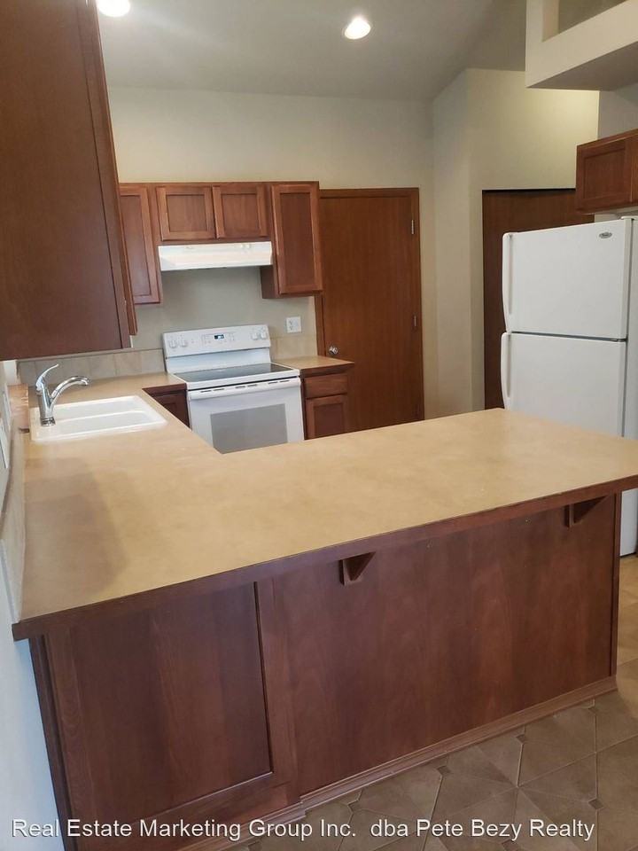 451 Stadium Loop - Photo 2 of 6