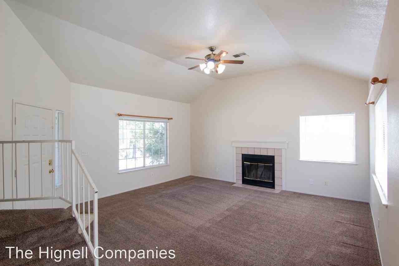 675 Alamine Dr - Photo 2 of 22