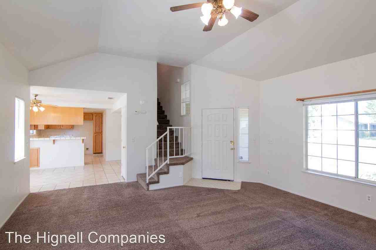 675 Alamine Dr - Photo 3 of 22