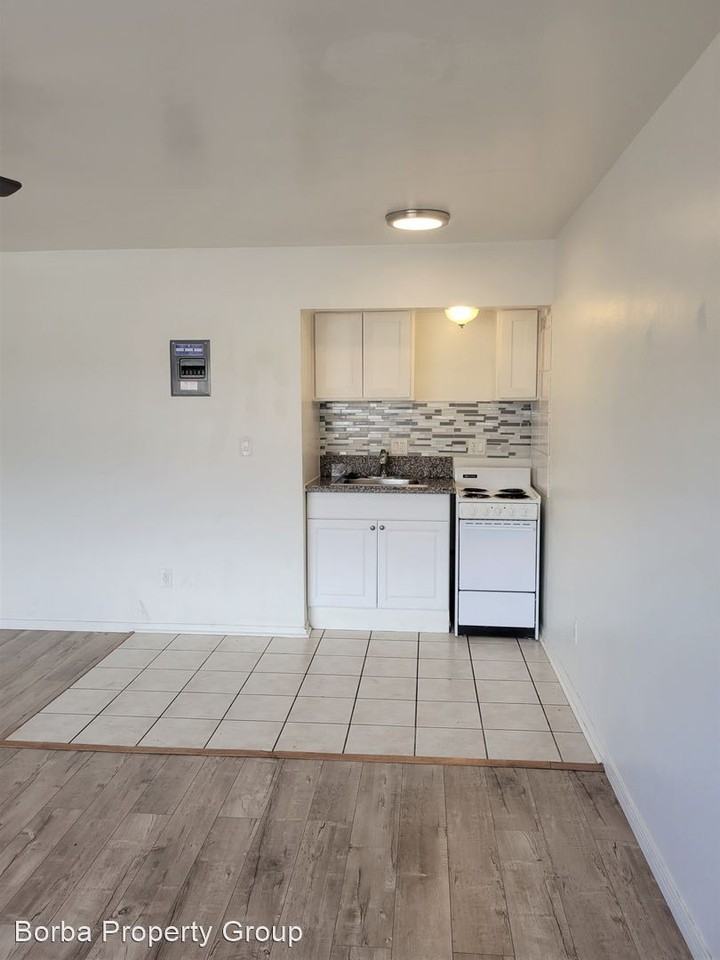 2901 E 10th Street - Photo 3 of 8