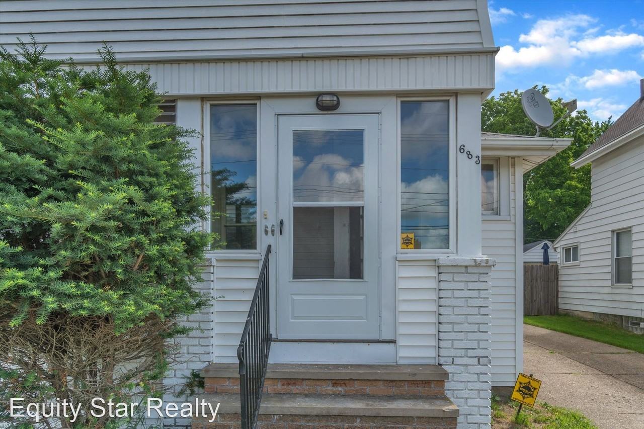 683 Washington Street - Photo 3 of 25
