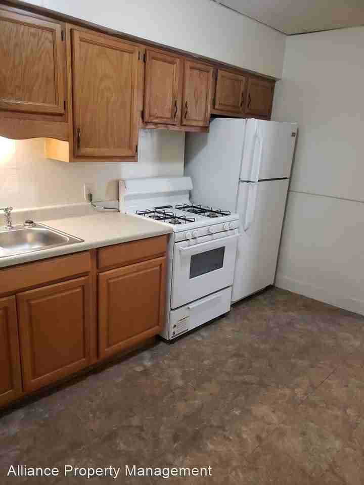 1409 Cass St - Photo 2 of 8