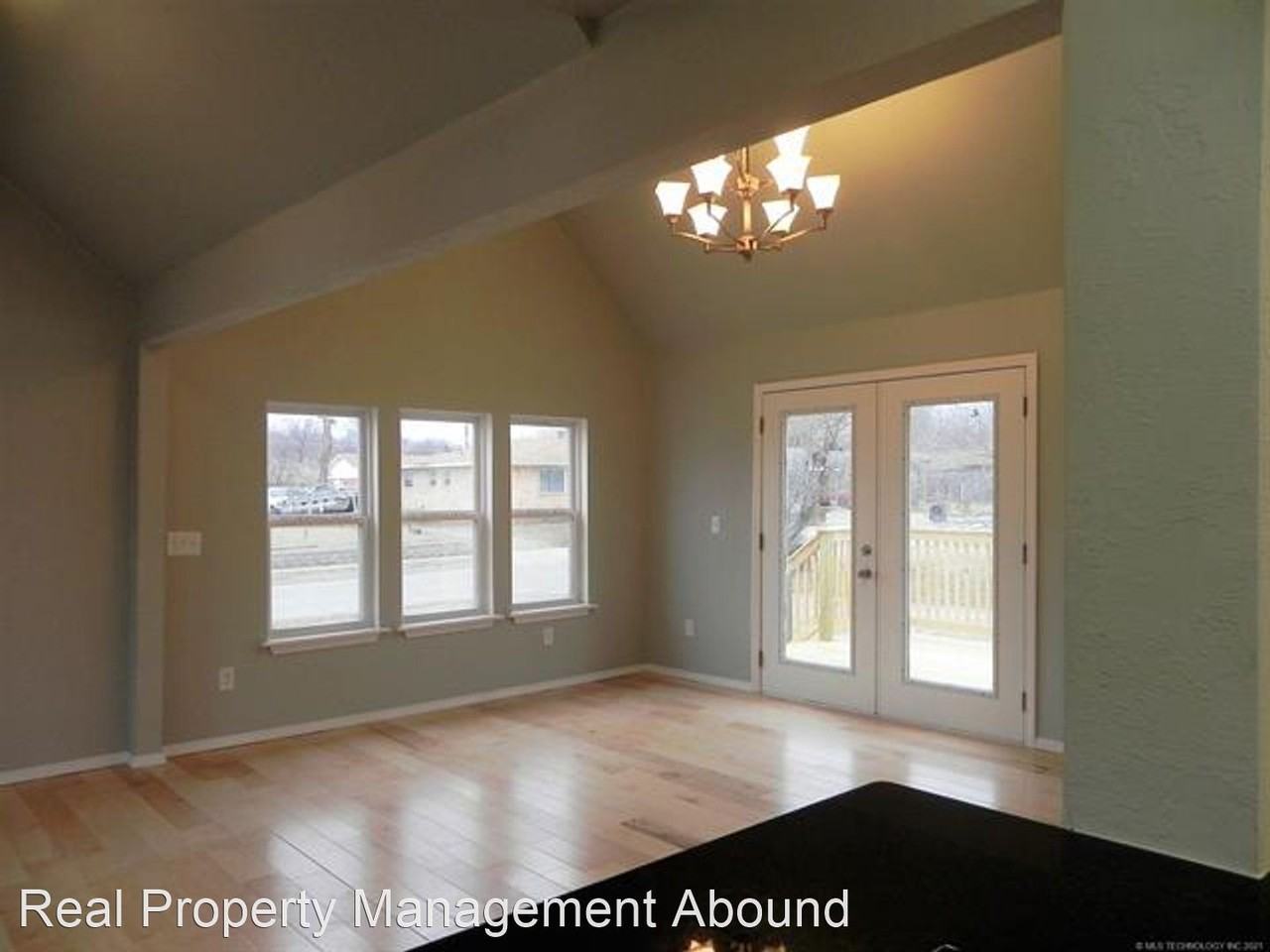 425 E Marshall Pl - Photo 3 of 17