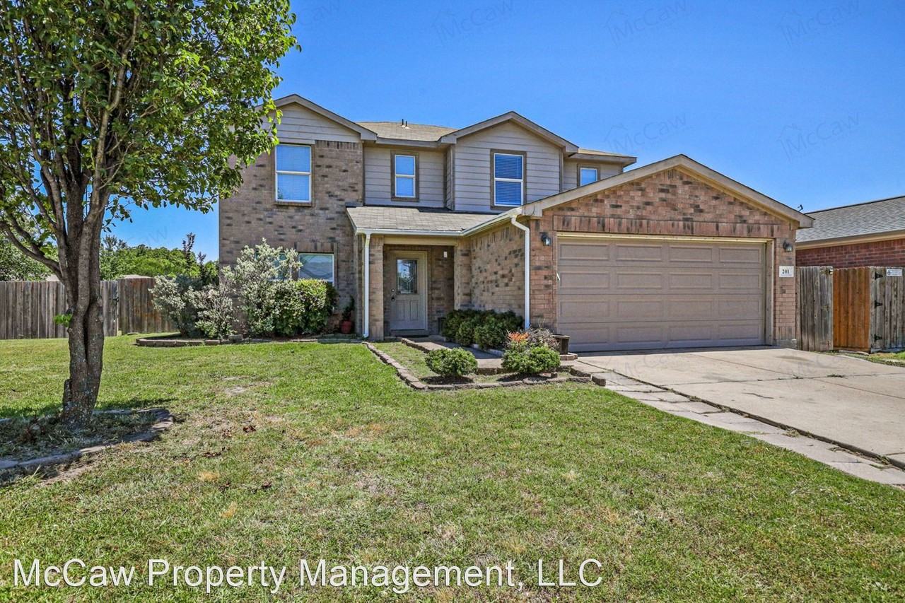 201 Dartmouth Dr - Photo 2 of 21