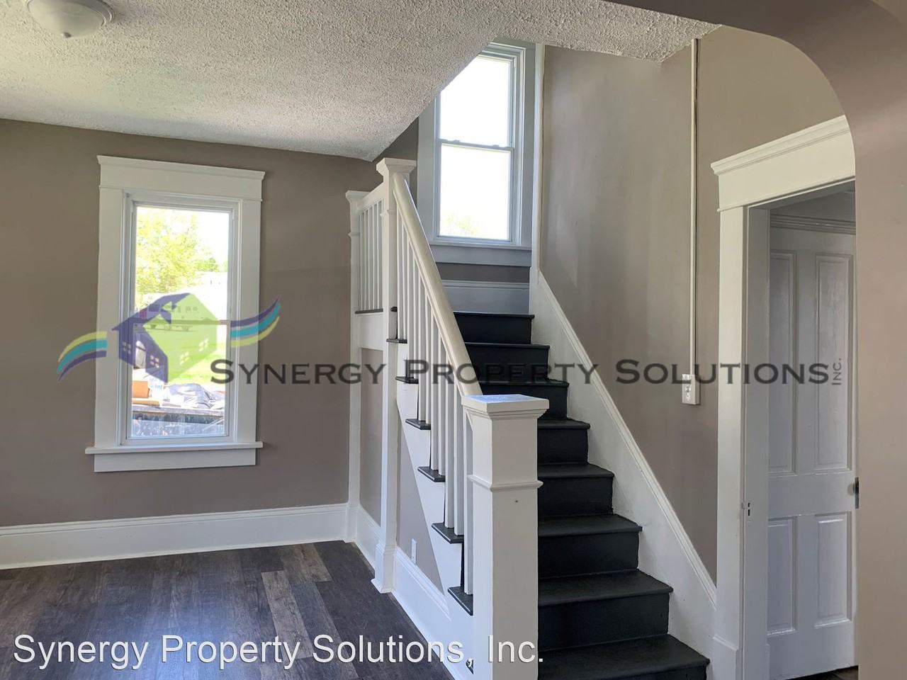 235 Wood St - Photo 3 of 36