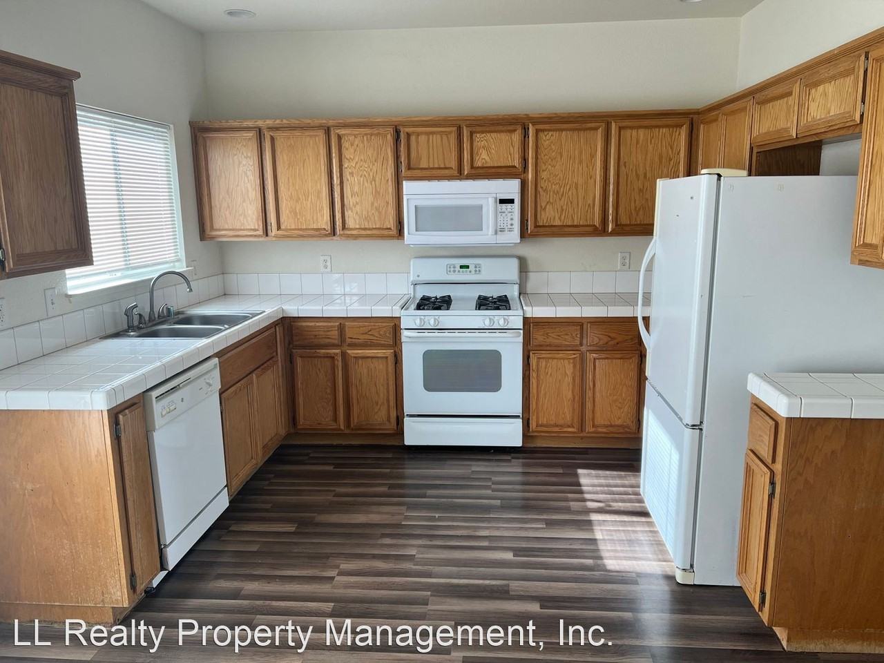 1241 Eider Cir - Photo 2 of 21