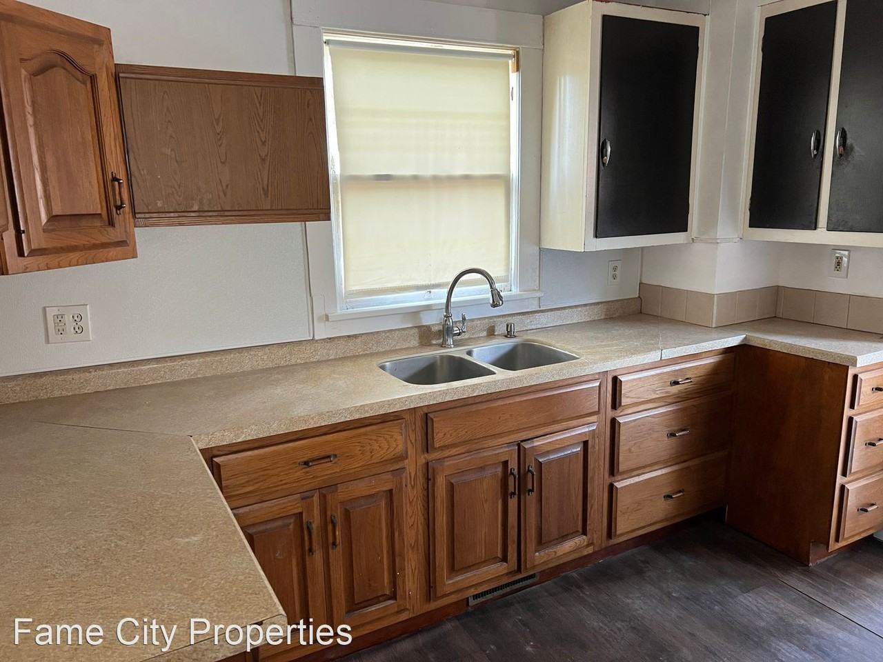 2211 18th St Ne - Photo 2 of 10