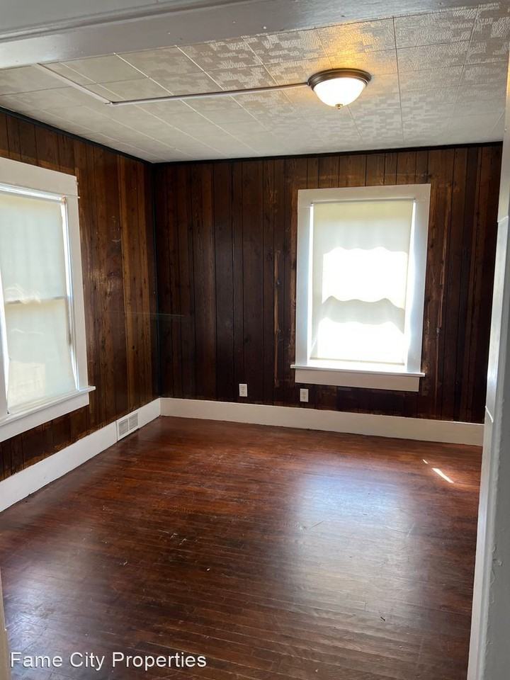 2211 18th St Ne - Photo 3 of 10