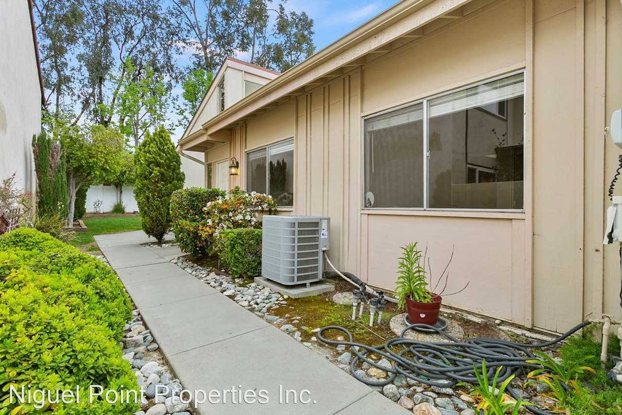21792 Northwood Ln - Photo 3 of 44