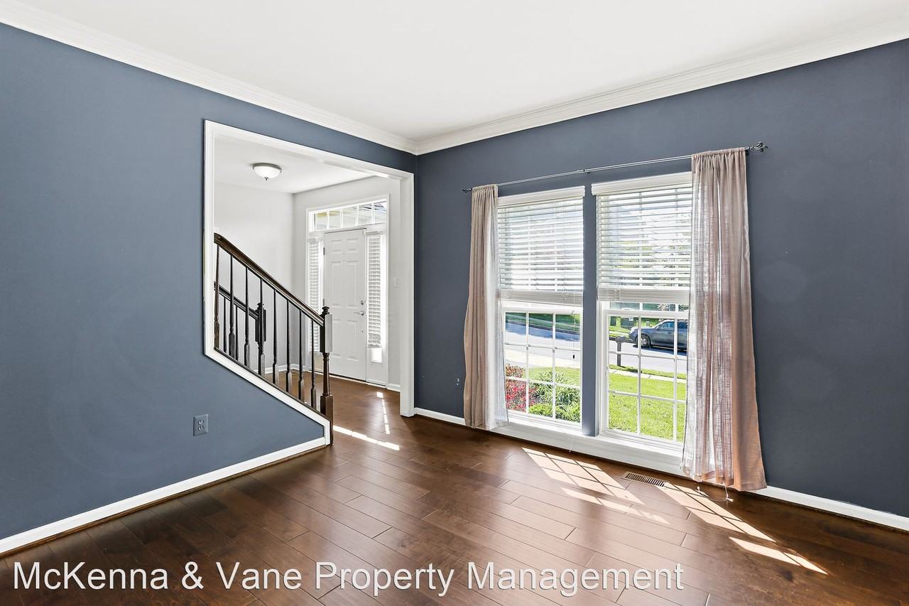 1303 Marian Way - Photo 2 of 24