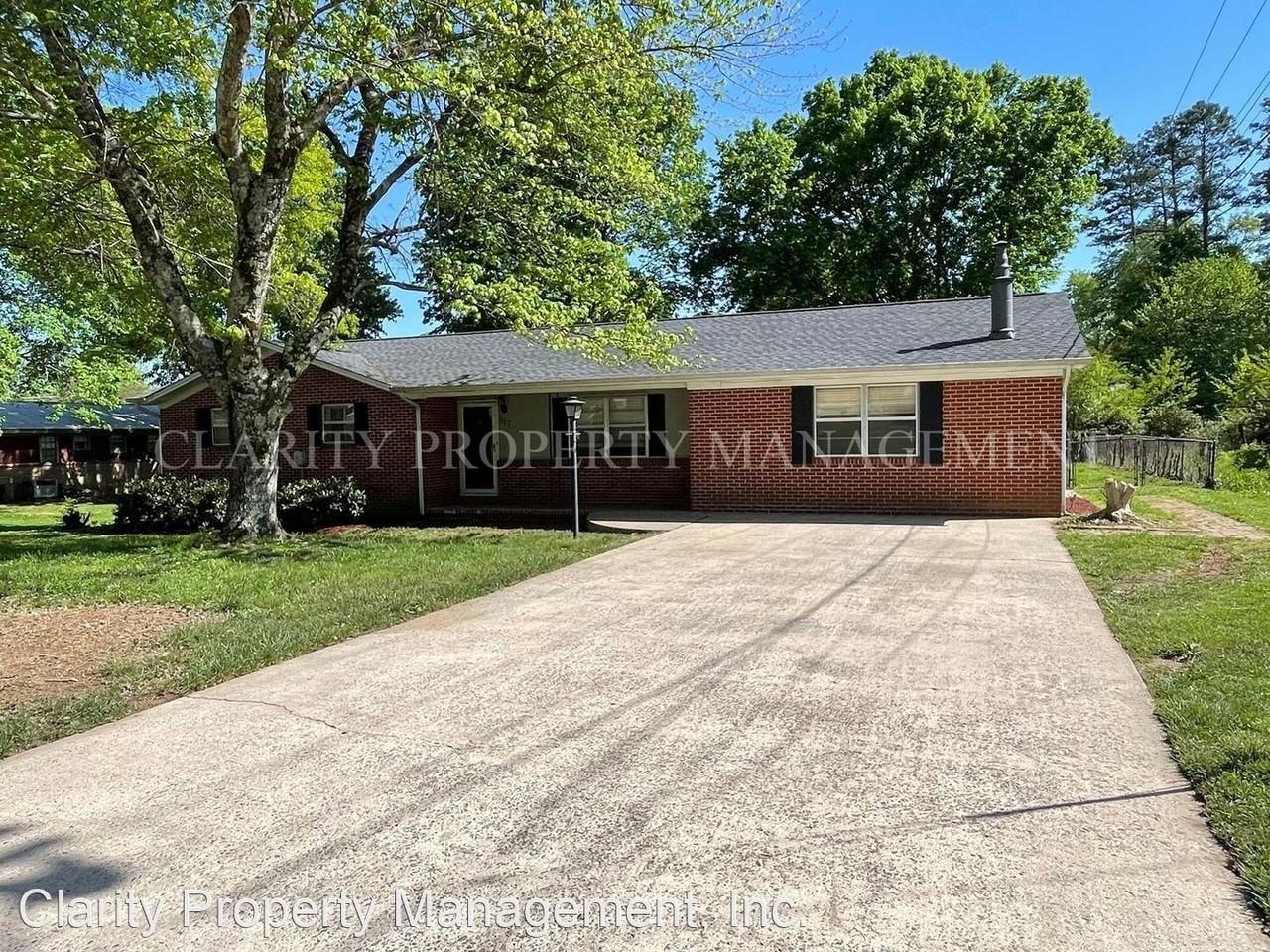 917 Towanda Trl - Photo 2 of 21