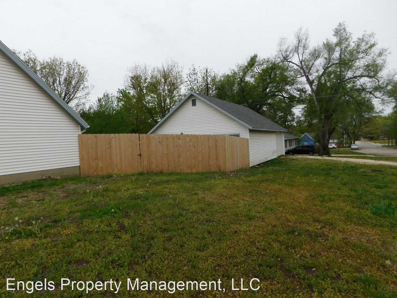 1201 Shelden St - Photo 3 of 23